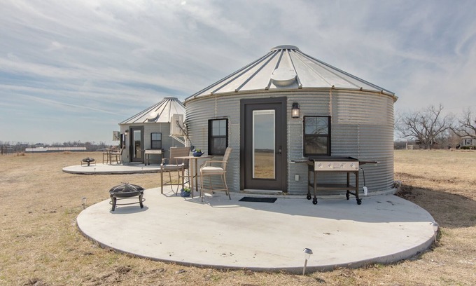 Bell County House | NEW! Silo Inn - Spice Studio Bungalow - Pets Allowed