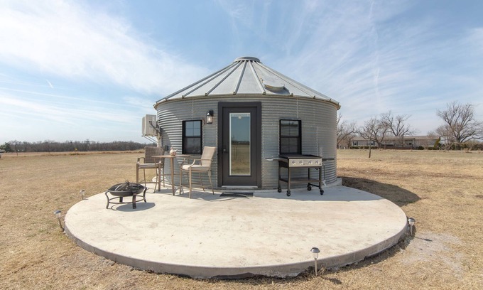 Bell County House | NEW! Silo Inn - Sugar Studio Bungalow - Pets Allowed