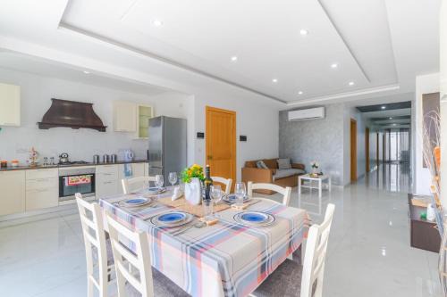 Bugibba Apartment | New Spacious Apartment 3 Bdr 2 Bth Bugibba