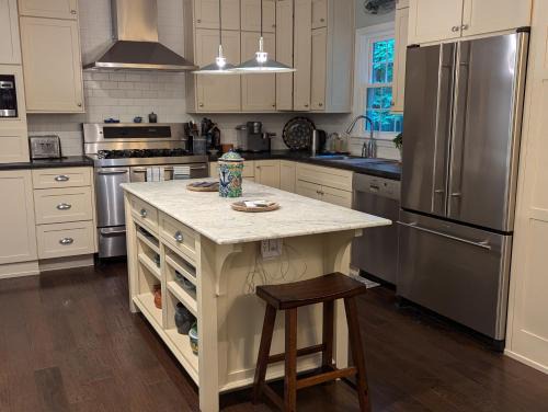Durham House | New! Stately 3br25ba Near Rockwood