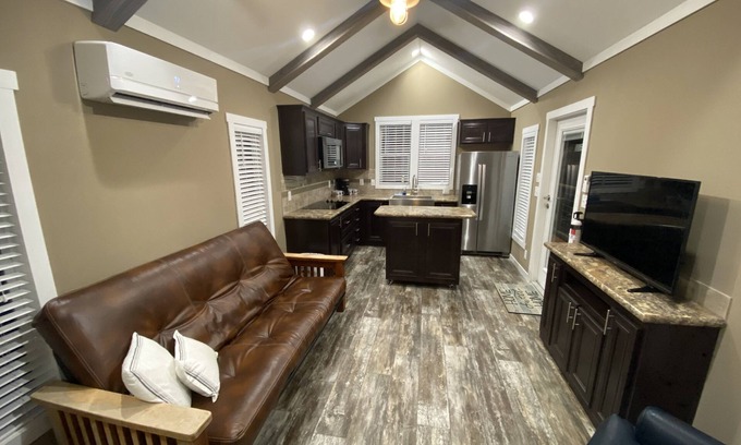 College Station House | New Tiny Home 3 Miles to Aggieland Campus!