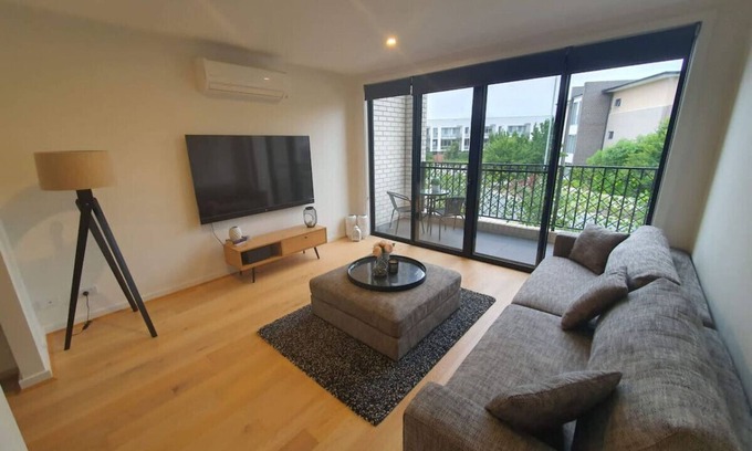 Phillip House | New to VRBO: Family Friendly 2BR Townhouse 5mins to Hospital