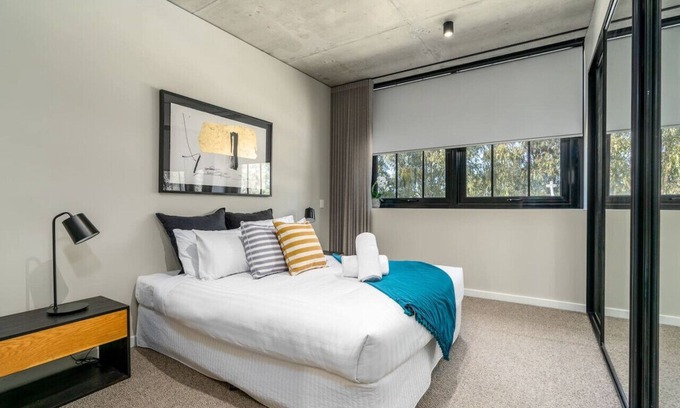 Kingston Apartment | New to VRBO: Onyx Apt · Onsite EV Charger · 5mins to Foreshore