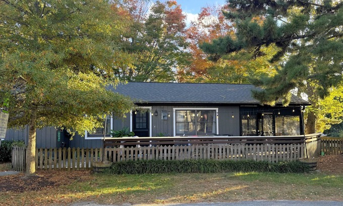 Rehoboth by the Sea House | NEW TO VRBO: STEPS TO BEACH/DOWNTOWN -DOG FRIENDLY-1600 Bayard Ave, Dewey, DE