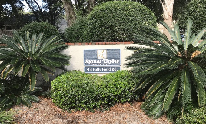 Folly Field House | New Upgrades 3 BR 2.5 Bath A Stones throw from the Beach