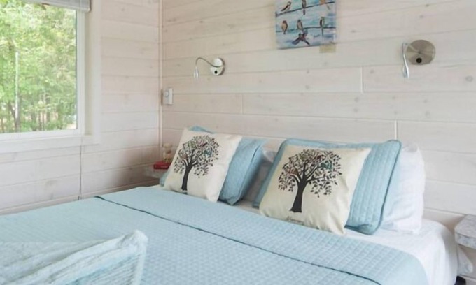 Steele Creek House | New Waterfront Cabin On The Large Sundeck 1 Bedroom Cabin by Redawning