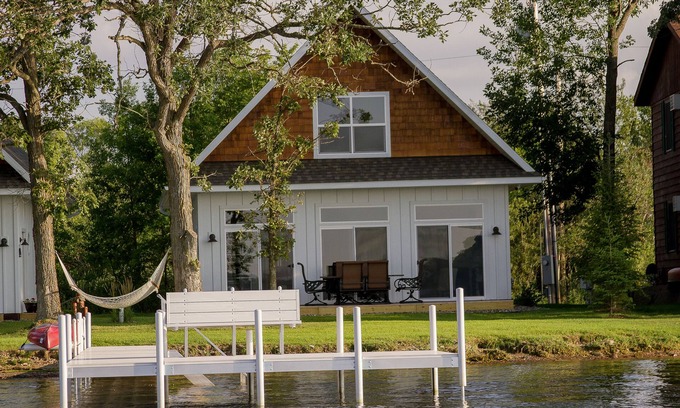 East Gull Lake Cottage | Newer Construction-Gull Lake Cottage On Squaw Point - 1 Of 2 - West Cottage