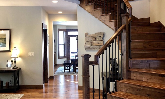 Sunriver House | Newer home across the street from SHARC & Sledding Hill w/10 passes!