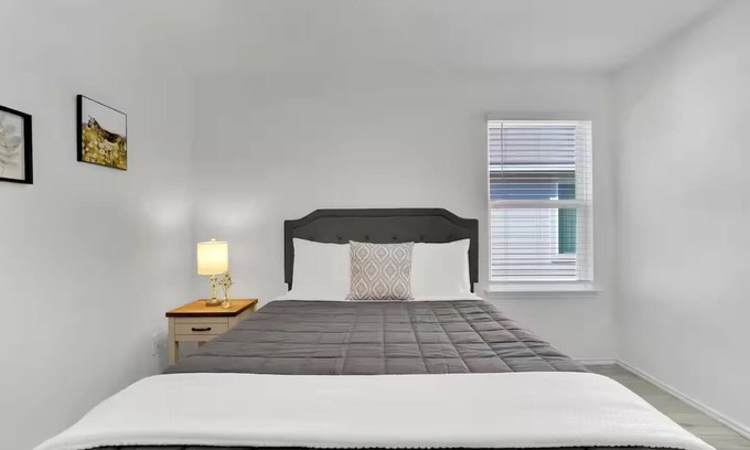Houston House | Newly Built 3-Bed Modern Haven, Close to Airport