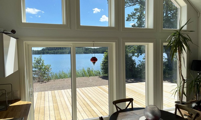 Jarnforsen House | Newly built cottage located on lake plot next to Lake Flaten outside Virserum | SE05072