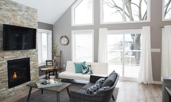 Port Stanley House | Newly built cottage with a stunning view