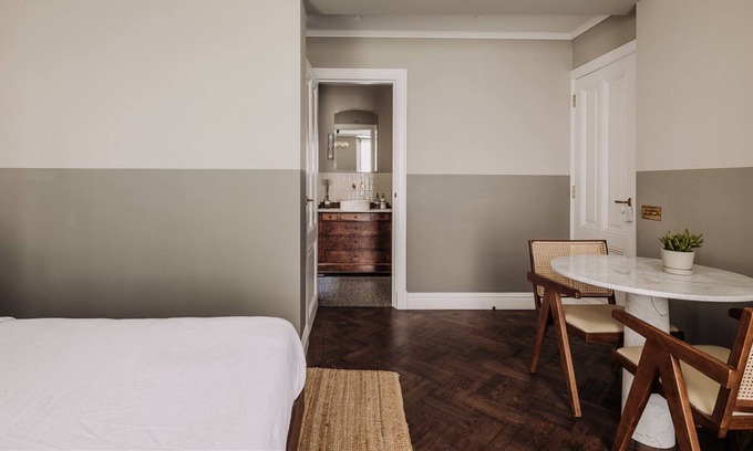 Grachtengordel-West Bed & Breakfast | Newly built ensuite room Minutes walk from 9 streets, in trendy Jordaan