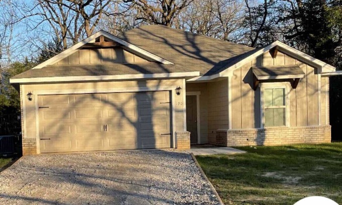 Murchison House | Newly built home . Minutes from Canton !