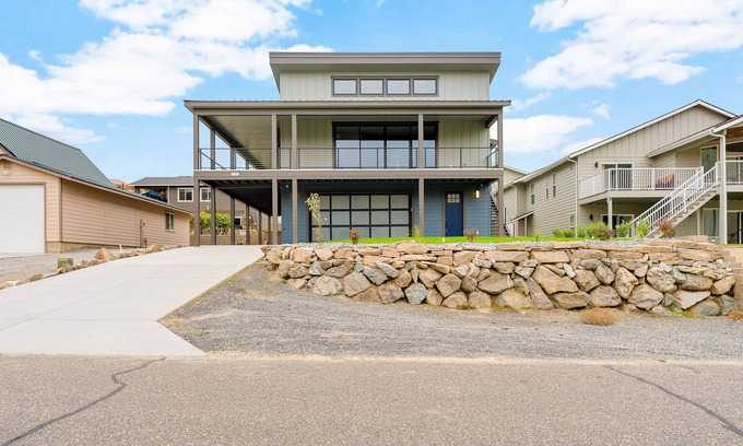 Orondo House | Newly built home with mountain & lake view, great deck, pool, marina & clubhouse