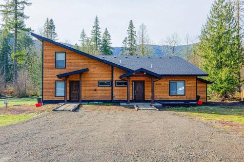 Brightwood Ski Chalet | Newly built Modern Chalet at Mt. Hood Village