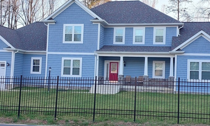 Stafford House | Newly Built Spacious 6-bedroom and 4.5 baths Paradise near Quantico