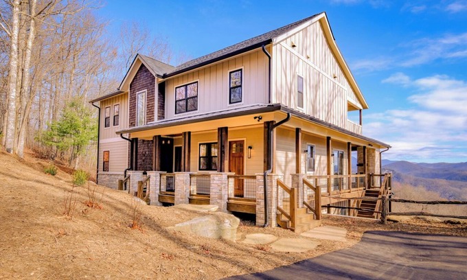 Bear Lake Reserve House | Newly Built! Spacious 7 Bedroom Home With A View!