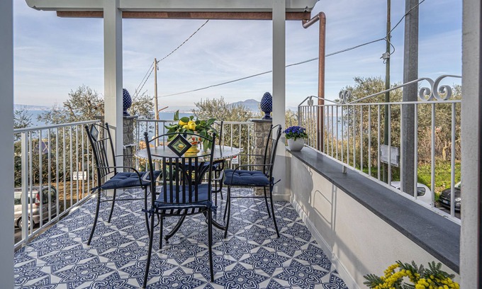 Priora Apartment | Newly refurbished 2 bedroom flat near Sorrento