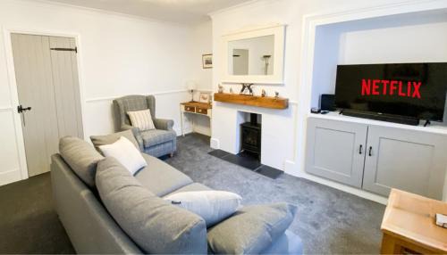 Worksop Apartment | Newly Refurbished 2-Bed with Patio, Netflix & Wi-Fi