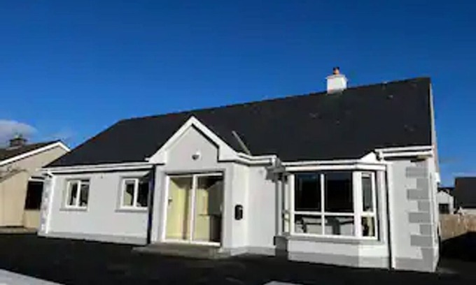 Lecemy House | ★Newly Refurbished | Group Retreat | Walk to Town