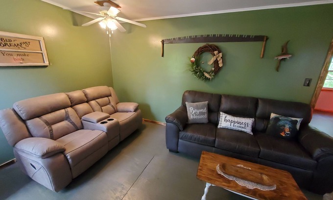 Cassville House | Newly Remodeled and Furnished 1 mile from Roaring River St Park!