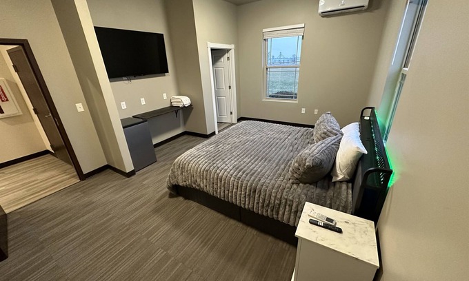 Mattoon Hotel | Newly Remodeled! - B6 - Large King ADA Accessible