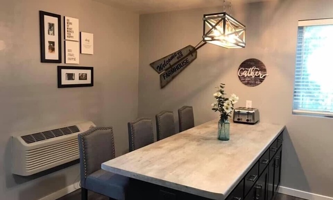 Algoma Hotel | Newly Remodeled studio in 2021, 5 miles to Door Cty., beautiful deck & yard