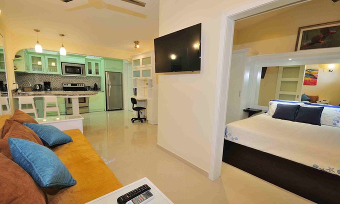 Buenos Aires Condo | Newly Renovated Condo One Block From Beach