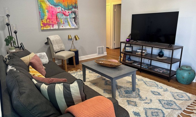 Parker Lane House | Newly renovated 2-bedroom house in Austin! Minutes from DT, SOCO & the airport!