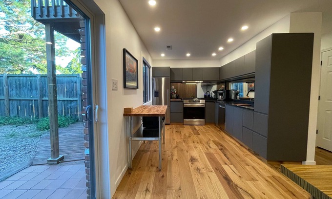 Columbia Condo | Newly Renovated 3 Bedroom in the Heart of Columbia