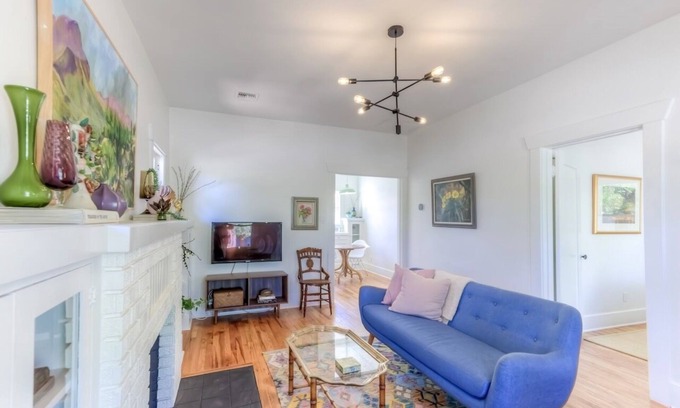 Feldman's House | Newly renovated, charming, quiet bungalow near U of A/downtown