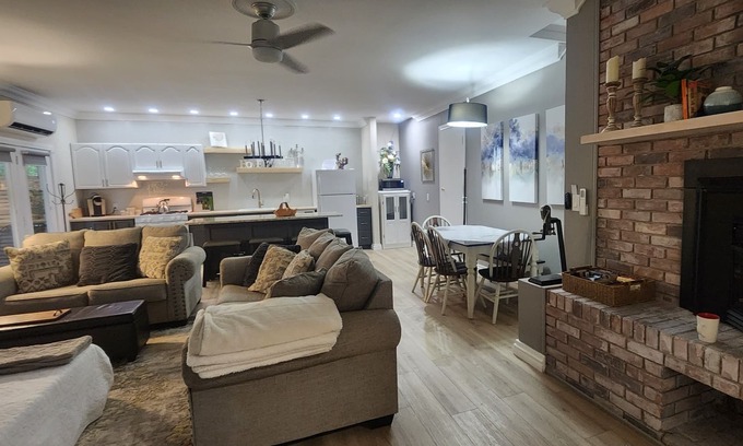 Harwich House | Newly Renovated, Farmhouse Kitchen Suite, Full Amentities on Private Setting!