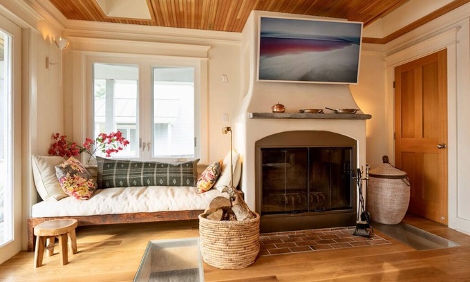 East Burke Condo | Newly Renovated, Furnished, Slope-Side Condo on Burke VT's Famous Kingdom Trails
