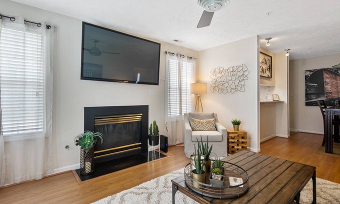 Westover Condo | Newly Renovated Ground Floor Condo minutes to Fort Liberty