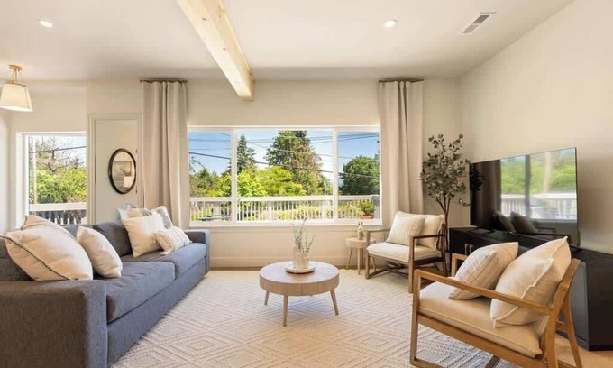 Camas House | Newly Renovated Home w/Hot Tub And Guest Suite