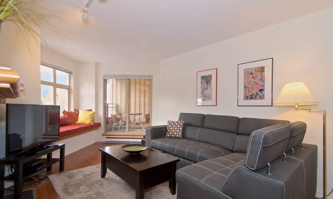 Whistler Creekside Condo | Newly renovated, KING bed, Gas fireplace, Free parking, Heated pool/hot tub Professionally Managed.