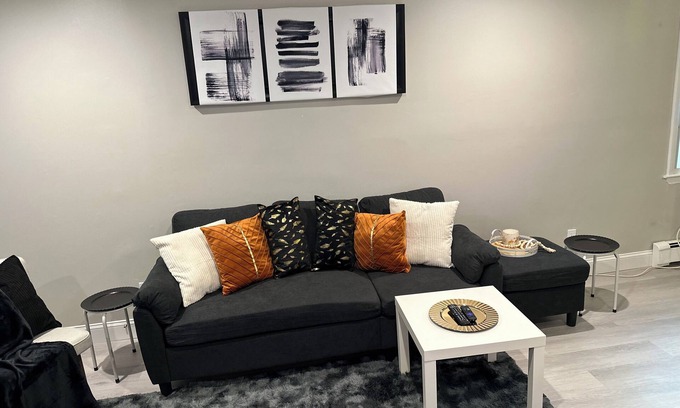 Vauxhall House | Newly Renovated Luxury 2-BD 2-BA house, AC, WiFi. Mins to NYC, EWR, Newark Distr