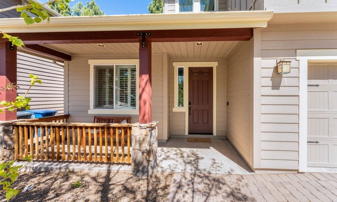 Flagstaff House | Newly Renovated Mountain Getaway Stocked for Fun! -