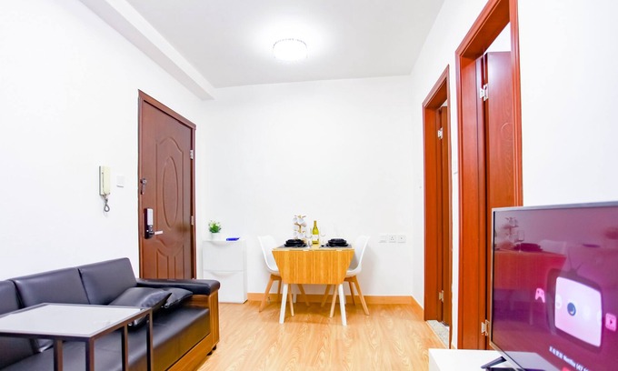 Causeway Bay Apartment | Newly renovated One Bedroom (Tai Hang) Explore like a local