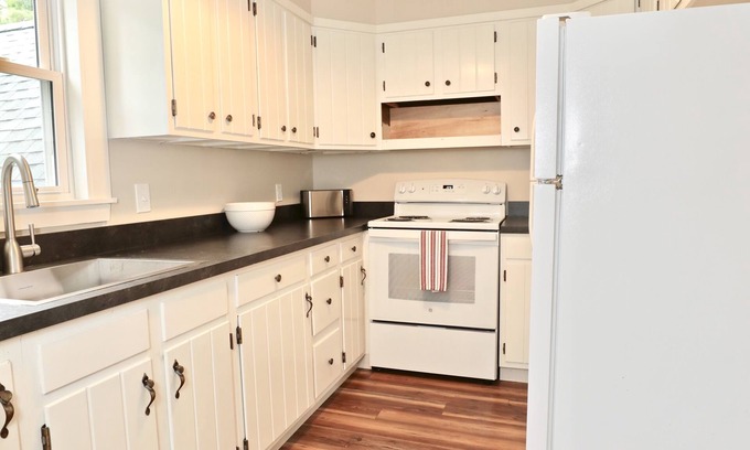 West Boothbay Harbor House | Newly Renovated Upstairs Suite in 1790's Sea Captain's House on Deckers Cove