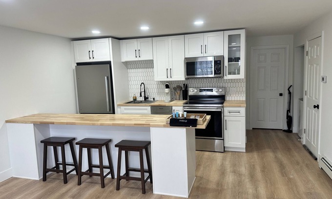 Medway Apartment | Newly Renovated Upstairs Apartment in Medway