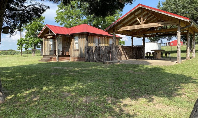 Cayuga Cabin | Newly Restored Family Cabin With a Relaxing Charm