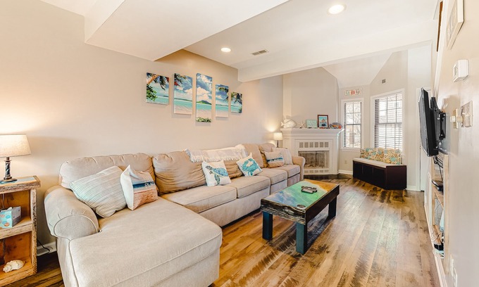 North Ocean City House | Newly Updated Bayside Townhome w/Deck, AC, Shared Pools - Walk Everywhere
