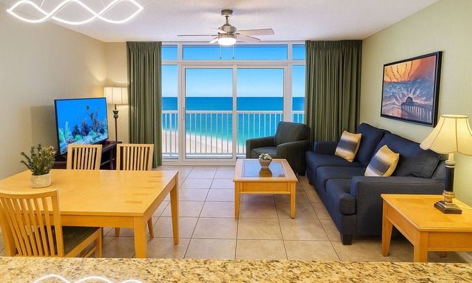 Myrtle Beach Condo | Newly Upgraded Direct Oceanfront 2-br Condo on Top Floor in Broadwalk, Downtown