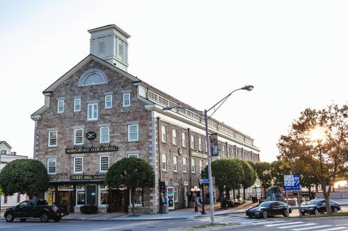 Yachting Village Hotel | Newport Bay Club and Hotel