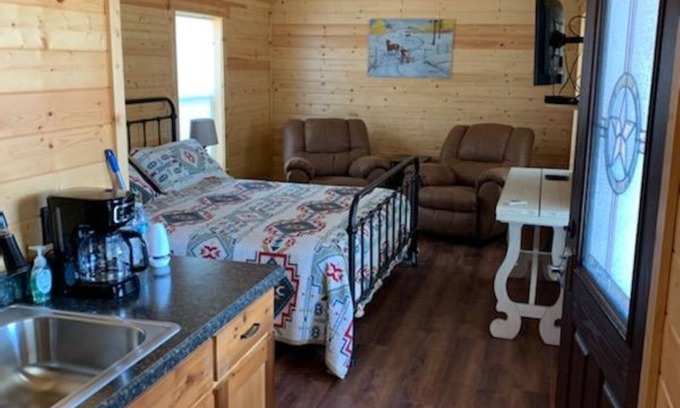 Hamilton Cabin | Next to Circle T Cabin 9
