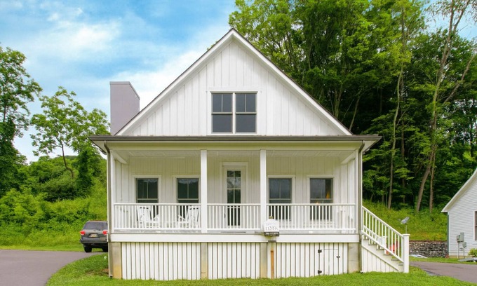 Warm Springs House | Next to the Springs! Bright + Modern Getaway Cottage Getaway