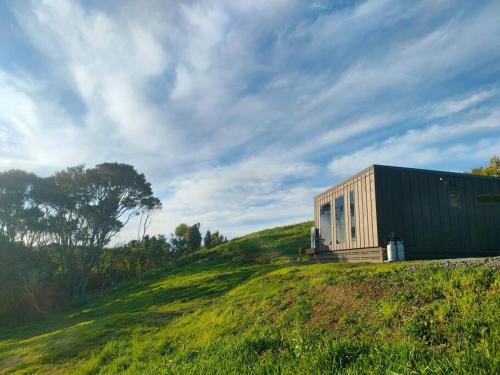Raglan House | Ngahere Views - Rural Cabin 5 min drive to Raglan township