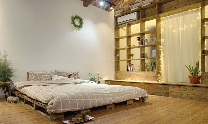 Hai Ba Trung Apartment | Nhem - Street view rustic WOODEN HOME at the heart of Hanoi
