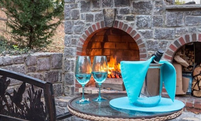 Hillsboro West End House | nHurry! Nov Fall WkDays open. Close to the fun Cozy Fireplace & Hot Tub!nnnnnn